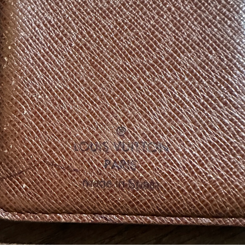 AUTHENTIC Louis Vuitton wallet. Monogram pattern. - Picture 14 of 16